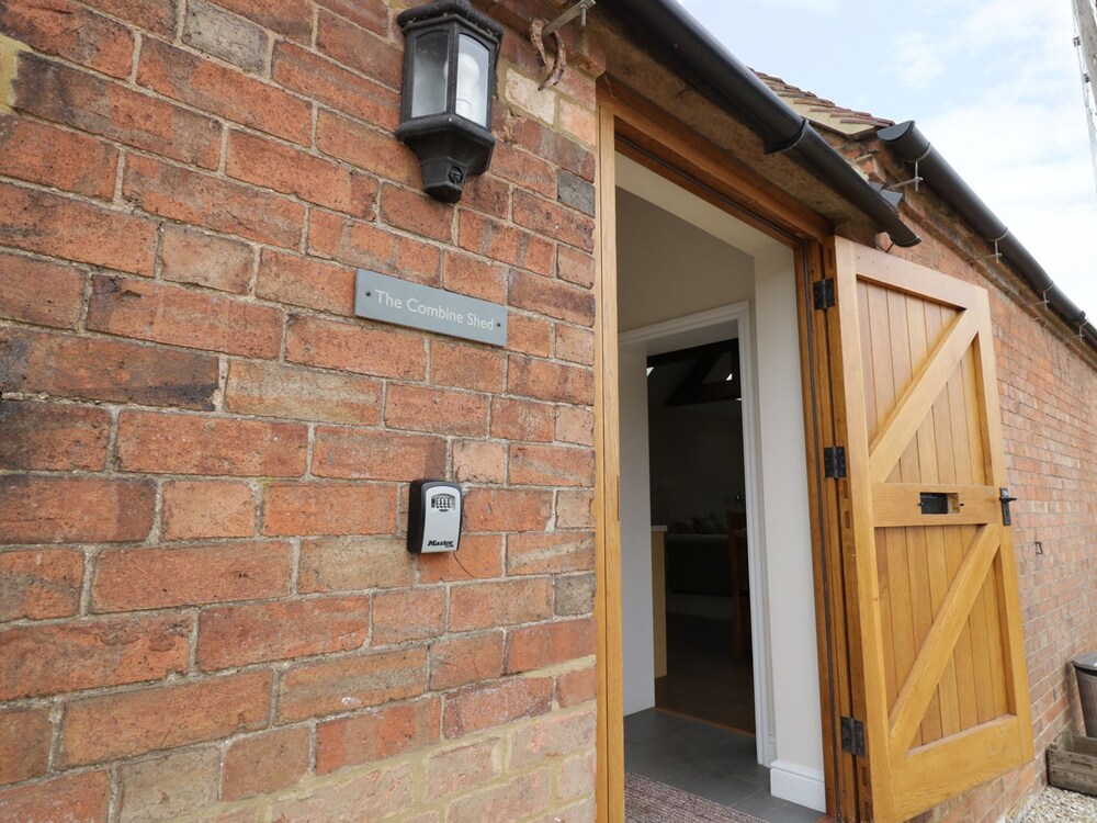 Combine Shed — 4-Star Luxury Hotel in Bidford-On-Avon, United Kingdom