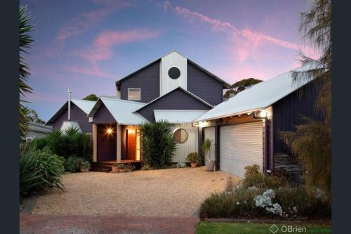 Beachwood Retreat for Ultimate Relaxation in Cowes, Australia