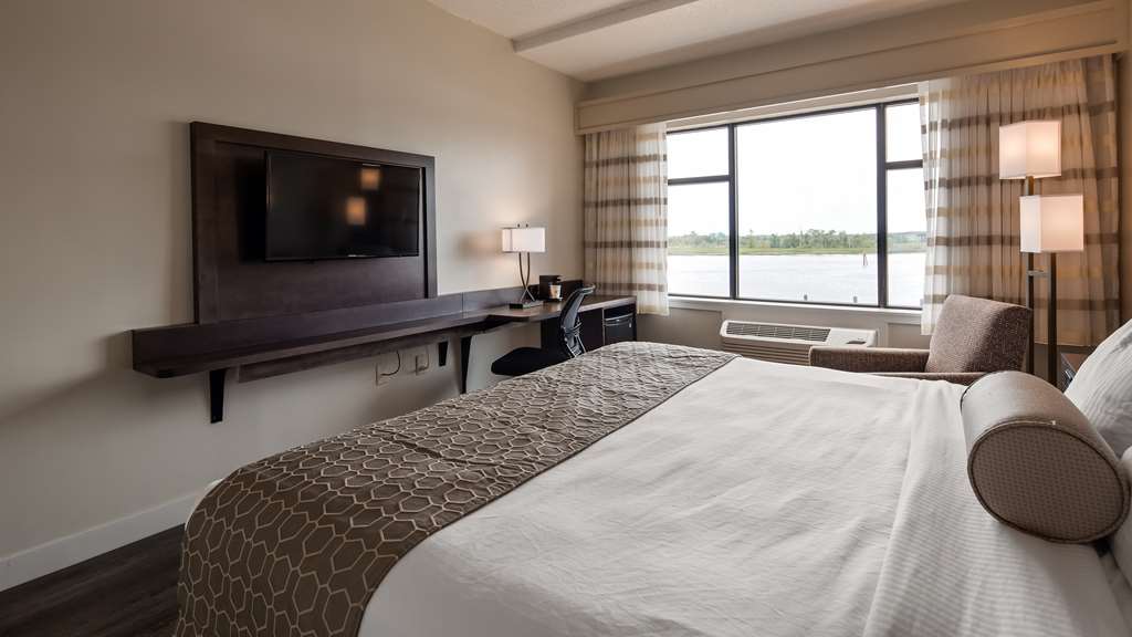 Best Western Plus Coastline Inn - photo 15