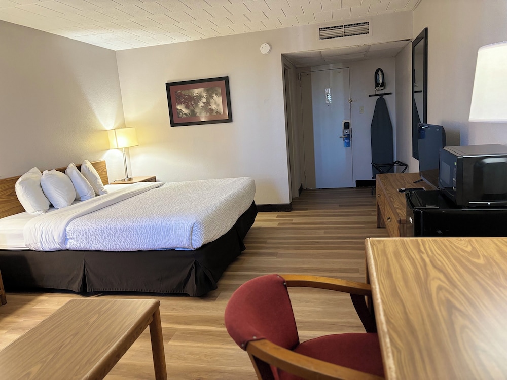 Days Inn by Wyndham Williamsport - photo 8