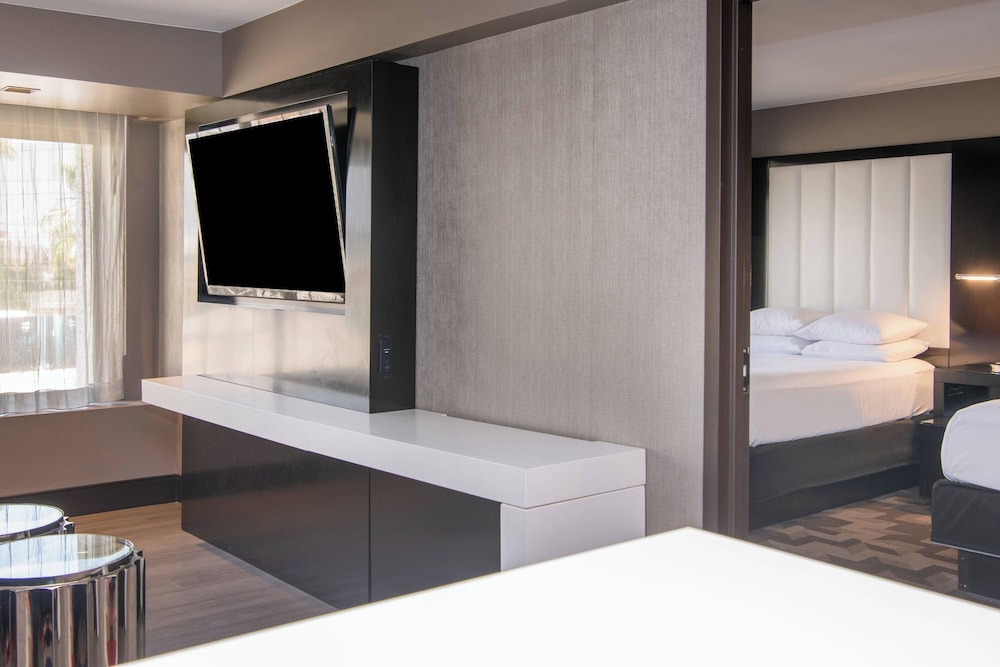 Beverly Hills Marriott - photo 11