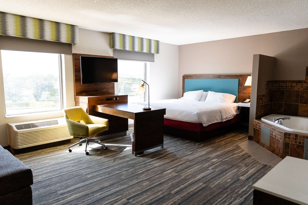 Hampton Inn & Suites Scottsbluff Conference Center - photo 16