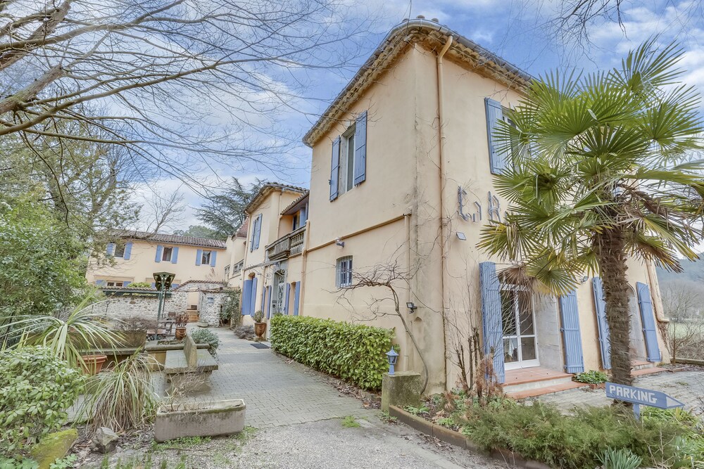 Logis Hôtel Le Domaine de la Régalière - carbon neutral hotel in Anduze