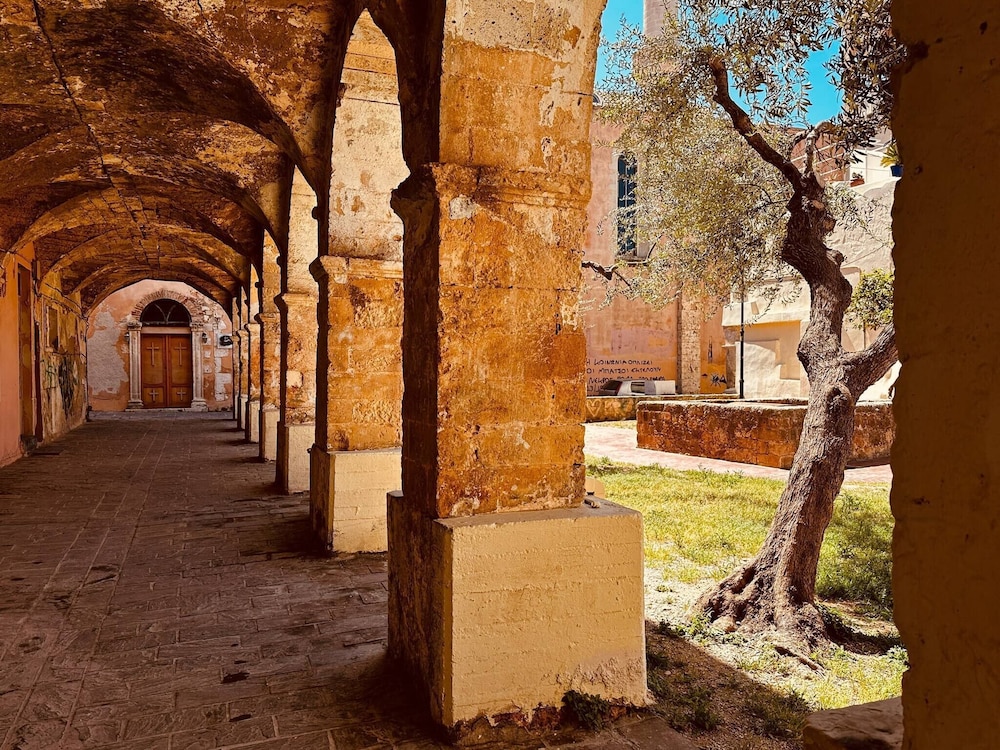 Roussos Place Next To Splantzia Square 2bd 2ba — 4-Star Luxury Hotel in Chania, Greece