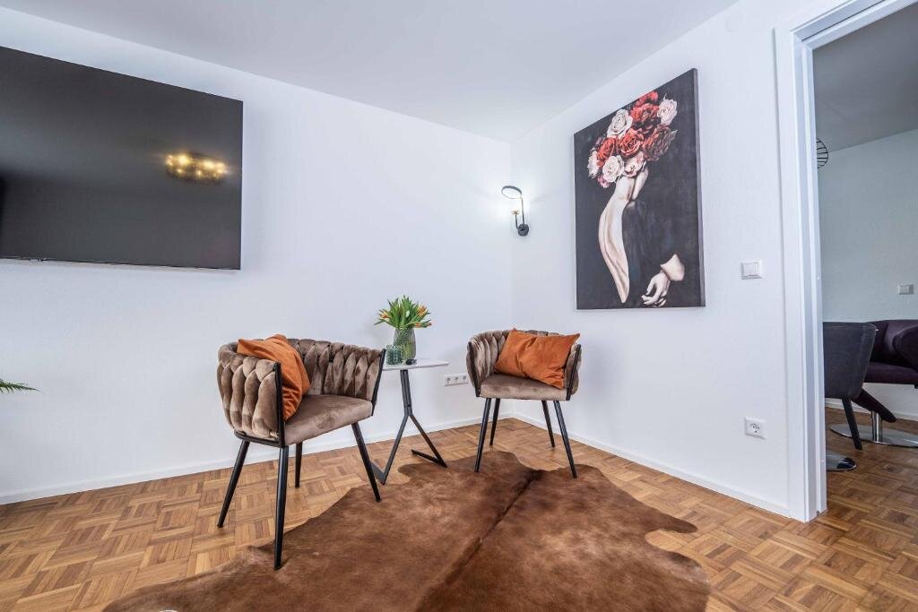 City Wohnung Fn L 5 Klimatisiert Mit Balkon Und Küche — 4-Star Luxury Hotel in Friedrichshafen, Germany