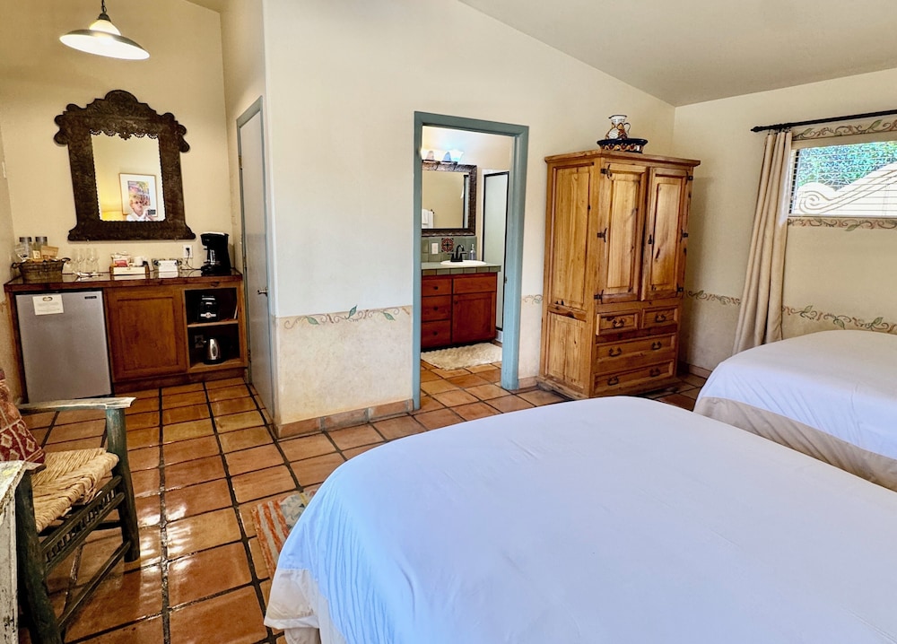 Blue Iguana Inn - photo 9