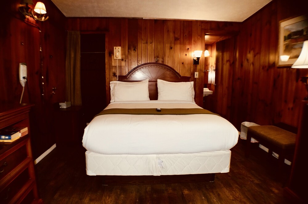 CedarWood Inn - photo 61