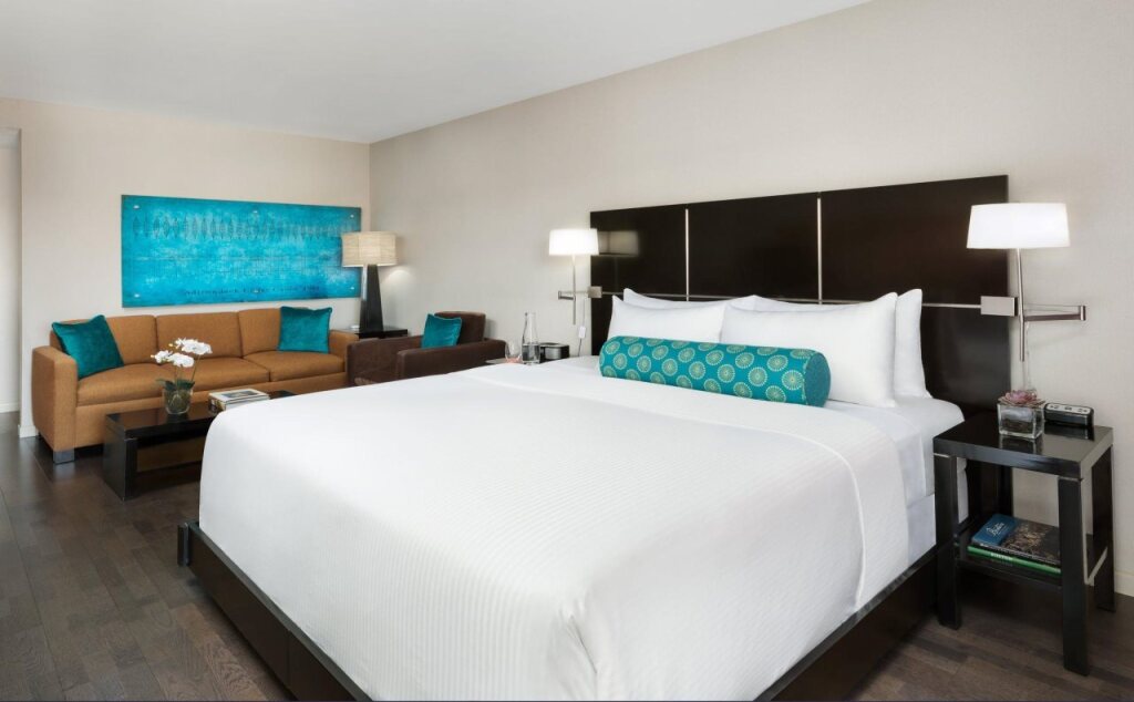 Hotel Indigo Boston Newton Riverside - photo 6