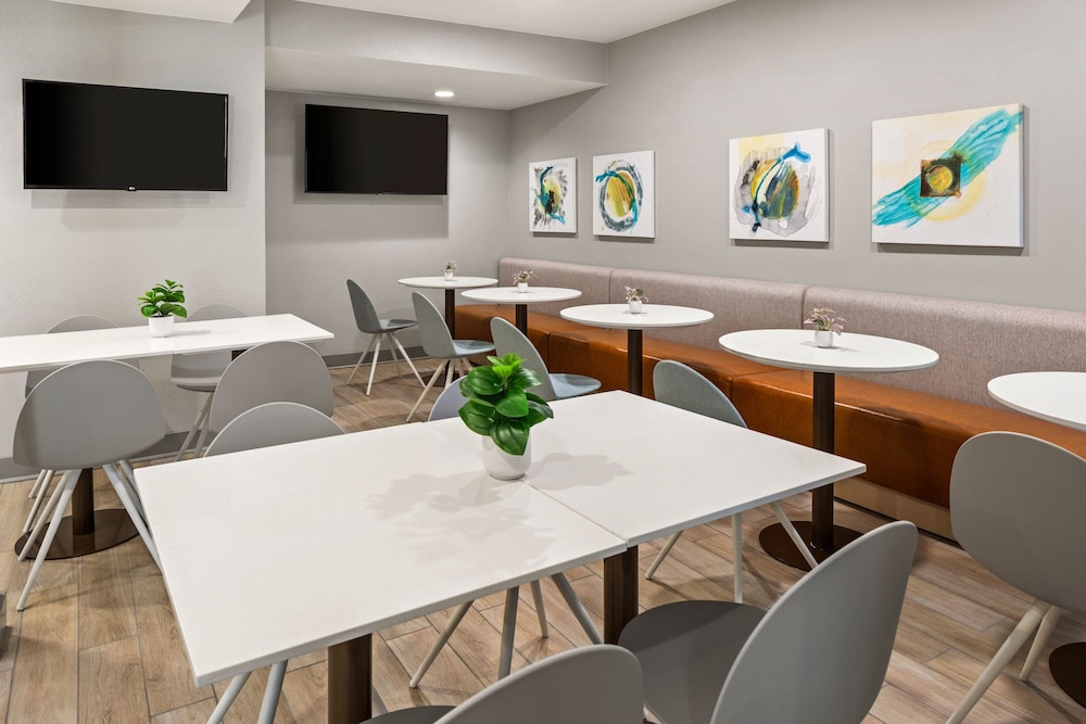 TownePlace Suites by Marriott Chicago Lombard - photo 31