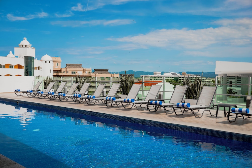 Rooftop pool