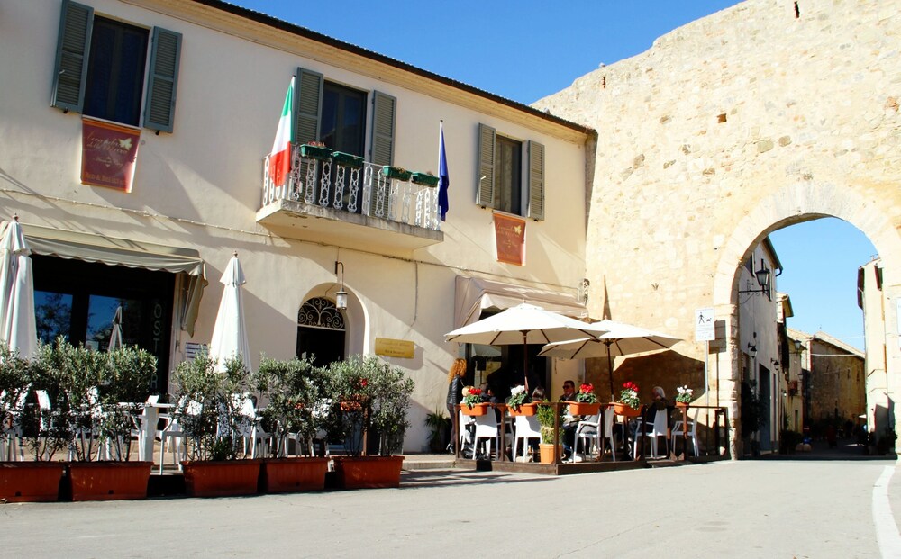 Locanda Delle Mura Anna De Croy — 4-Star Luxury Hotel in Magliano In Toscana, Italy
