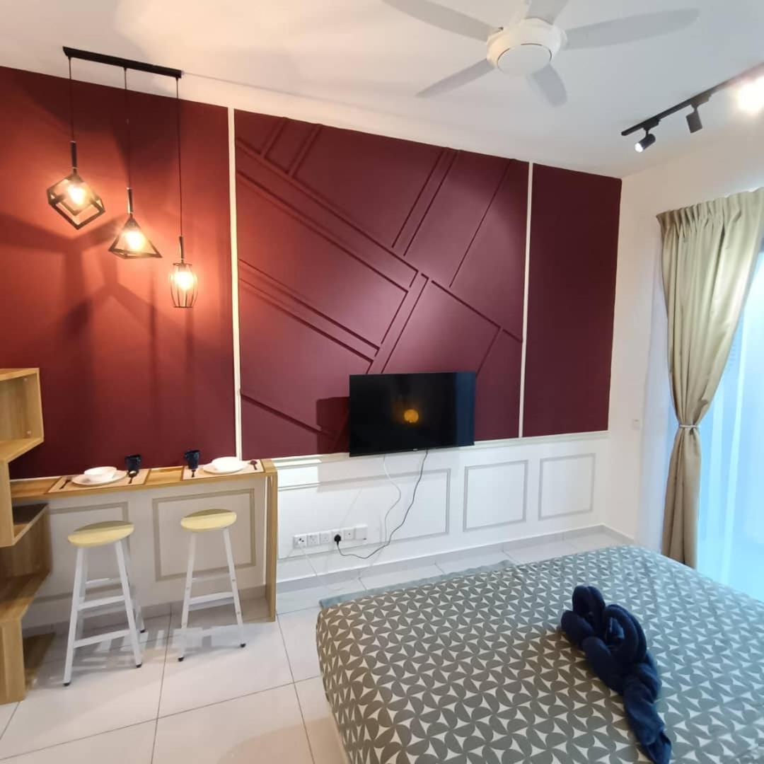 Sky Trees Bukit Indah Nflix Disney Plus Pools Balcony — 4-Star Luxury Hotel in Johor Bahru, Malaysia