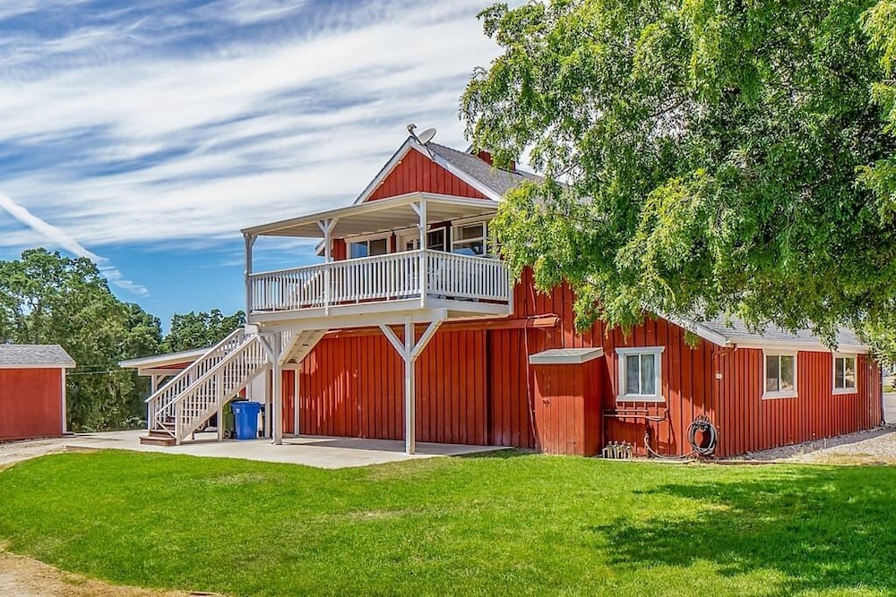 Red Barn Loft — hotel in Templeton