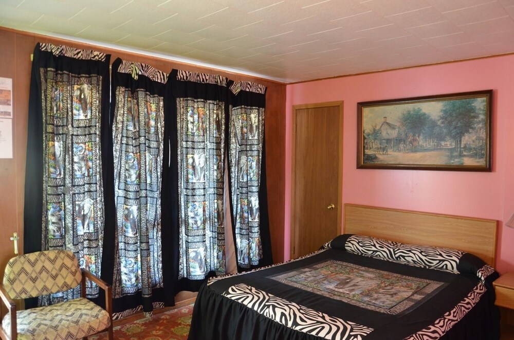 Deer Trail Motel - photo 9