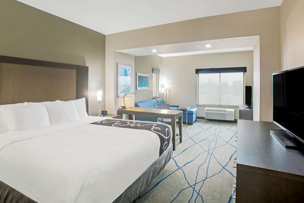 La Quinta Inn & Suites by Wyndham Ponca City - photo 11