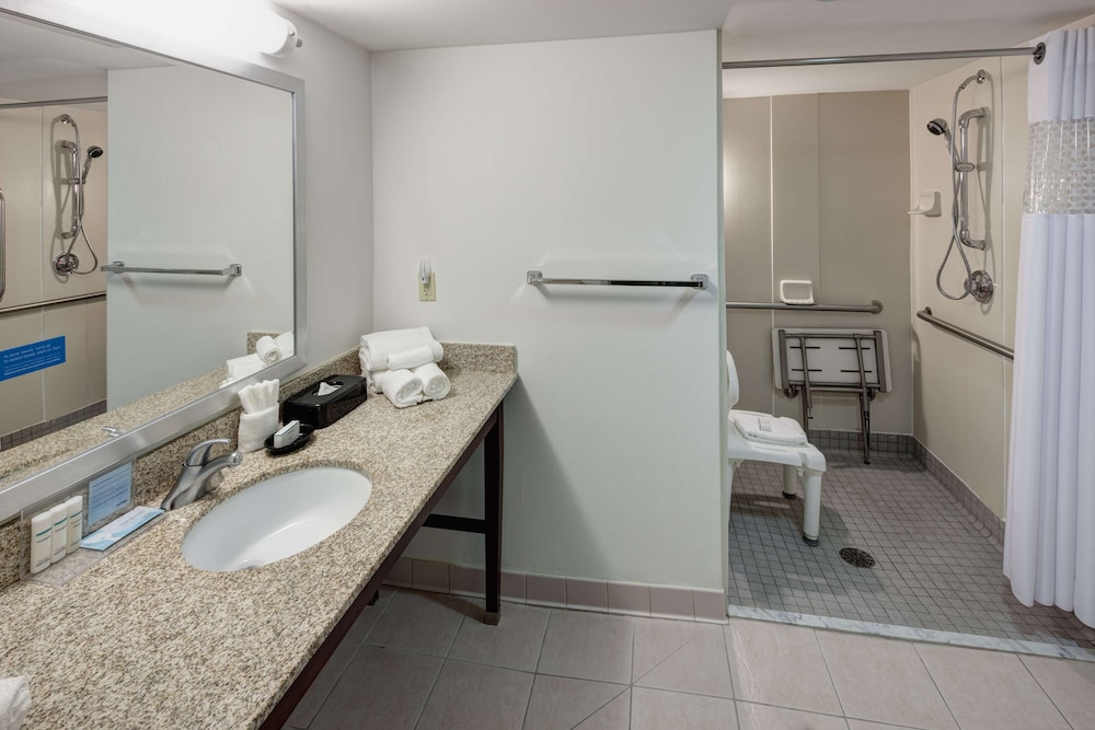 Hampton Inn St. Louis Downtown at the Gateway Arch - photo 33