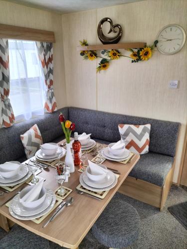 3 Bedroom Caravan Edi Rita Robin Hood Pet Friendly — Saint Asaph — photo 5