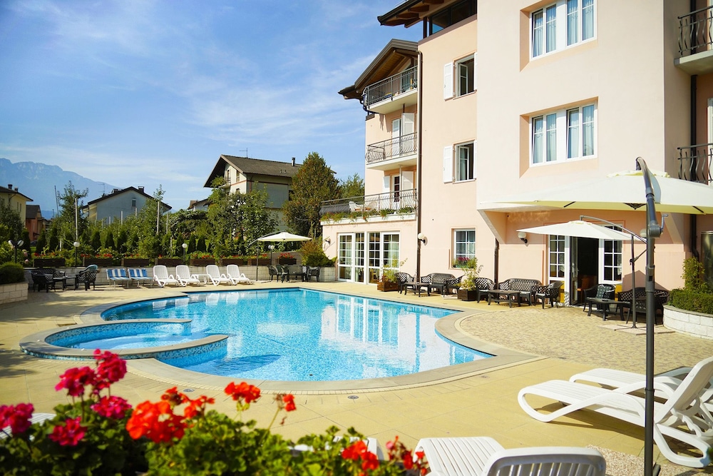 Hotel Bellaria — hotel in Levico Terme