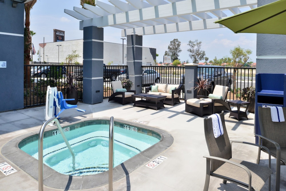 Holiday Inn Express & Suites Loma Linda San Bernardino S by IHG - photo 30