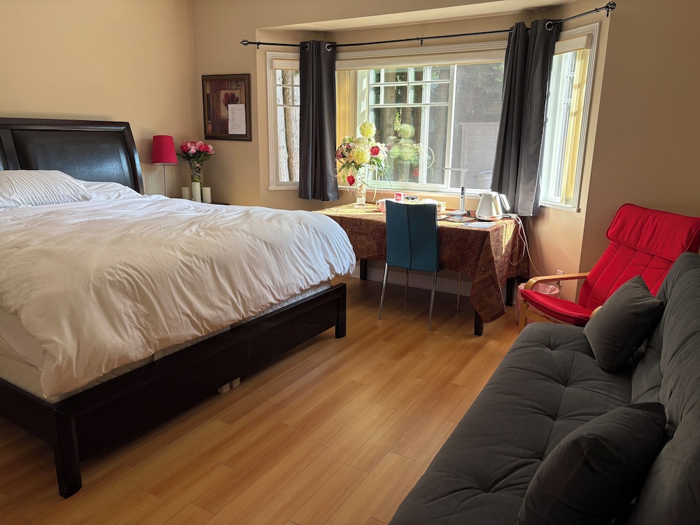 Rose Garden Vancouver Airport Richmond BC in Richmond, Canada