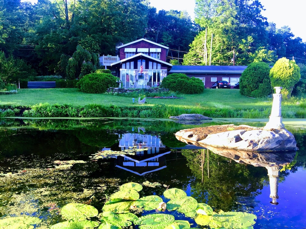Lake Mocatek Inn — hotel in Lakeville