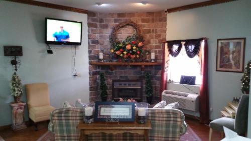 Hearthstone Inn - photo 12