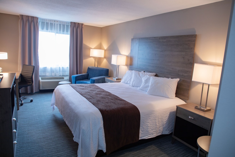 Lomira Inn and Suites - photo 9
