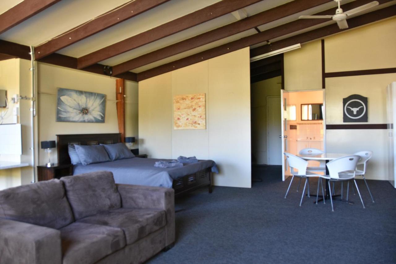The Studio — 4-Star Luxury Hotel in Middlemount, Australia