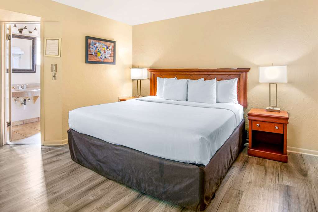 Econo Lodge Inn & Suites Durango - photo 9