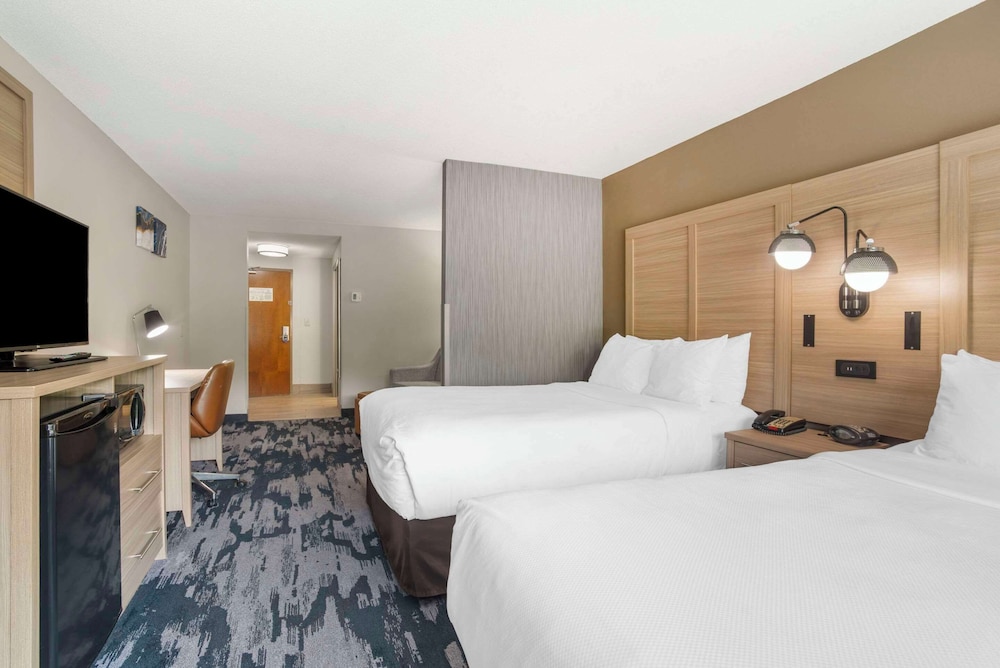 Comfort Suites At WestGate Mall - photo 14