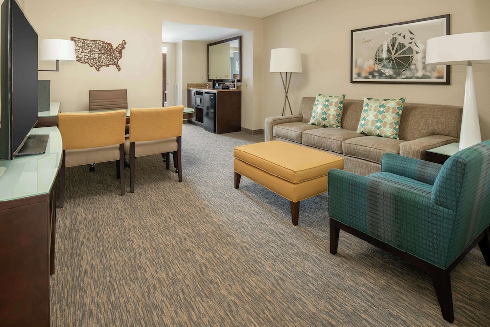 Embassy Suites by Hilton Seattle Tacoma International Airport - photo 24