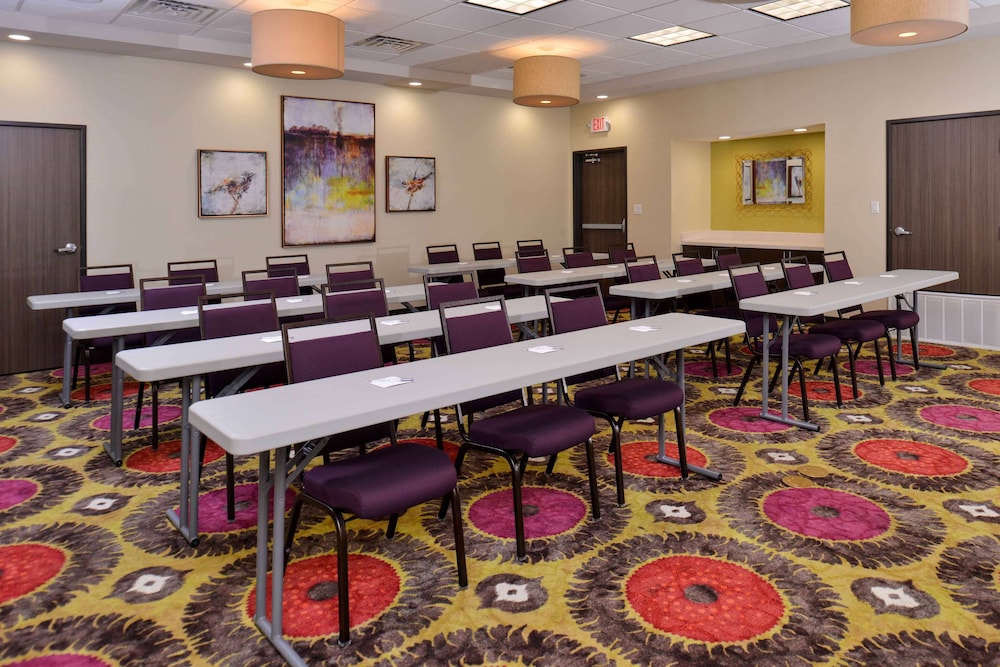 Hampton Inn & Suites Dallas Market Center - photo 65