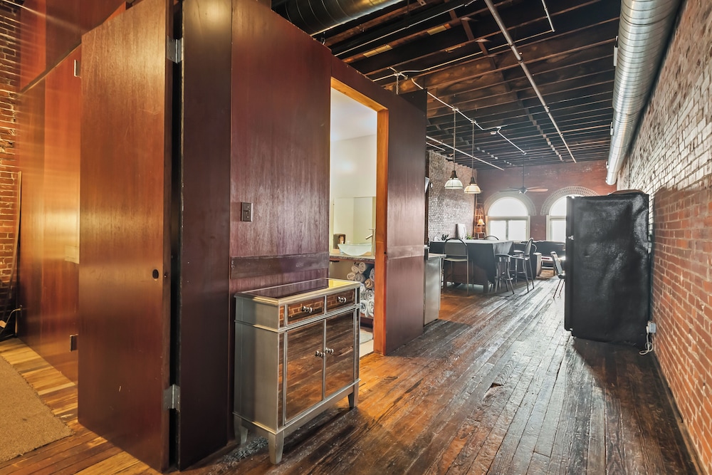 Three Rivers Inn at Jordan's Warehouse - photo 16