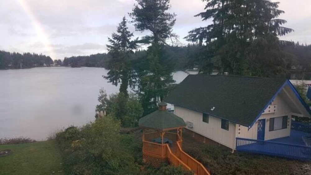Oyster Bay Inn & Suites - photo 26