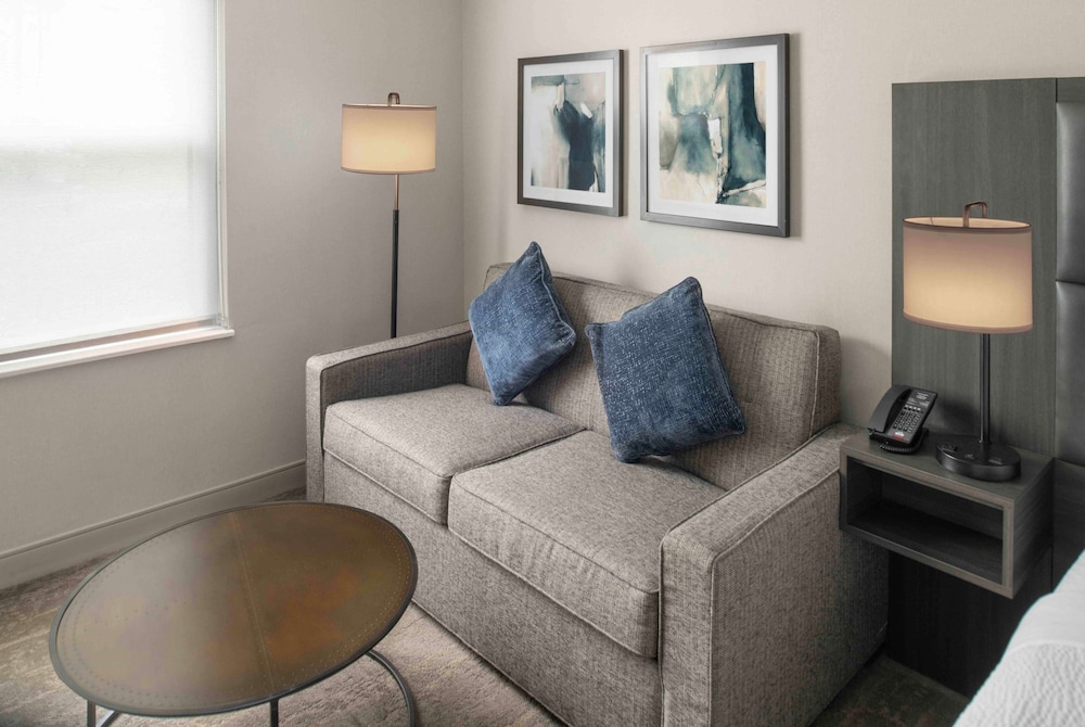 Holiday Inn Express South Burlington Downtown - photo 3