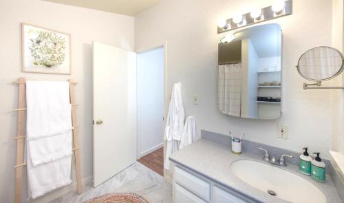 Summit Sanctuary Redwoods Fire Table BBQ Grill Fast WiFi Dog Friendly - photo 19
