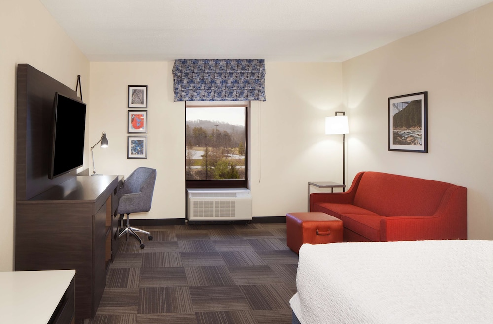 Hampton Inn Charleston Southridge - photo 7