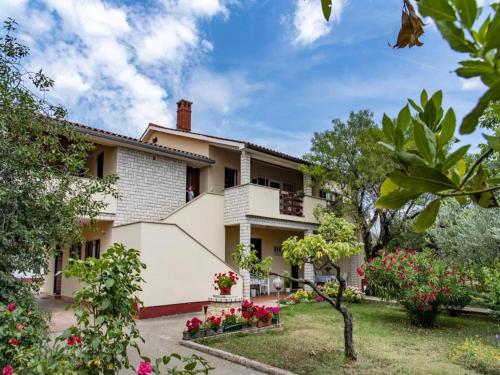 Apartment in Valbandon near Adriatic Beach — 4-Star Luxury Hotel in Fazana, Croatia