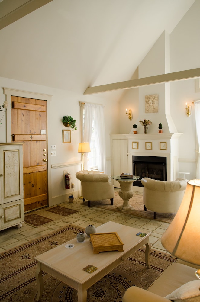 The Red Horse Inn pet-friendly hotel Landrum