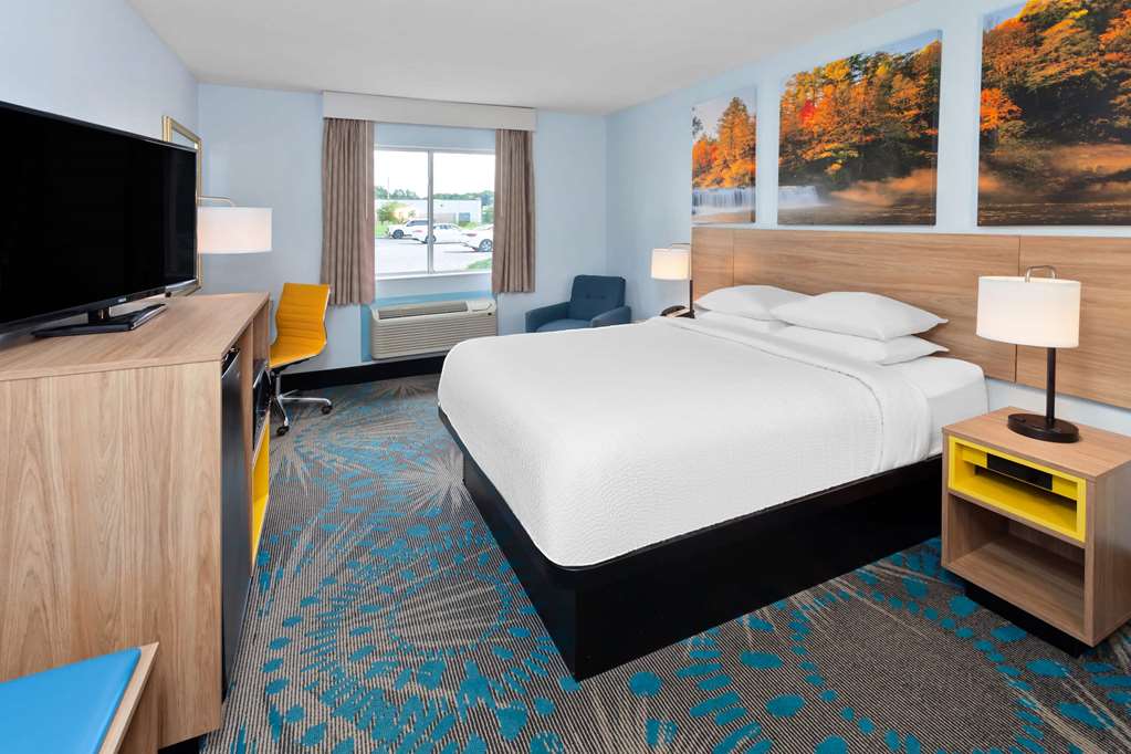 Days Inn & Suites by Wyndham Siler City - photo 12
