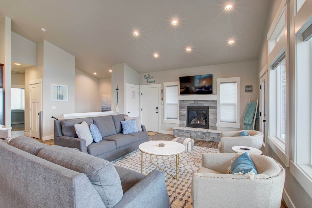 Lake View Escape with Private Beach Resort Access - photo 4