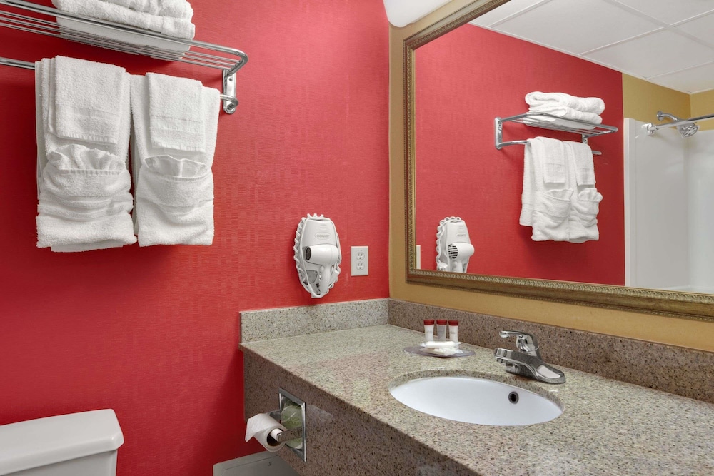 Ramada by Wyndham East Orange - photo 15