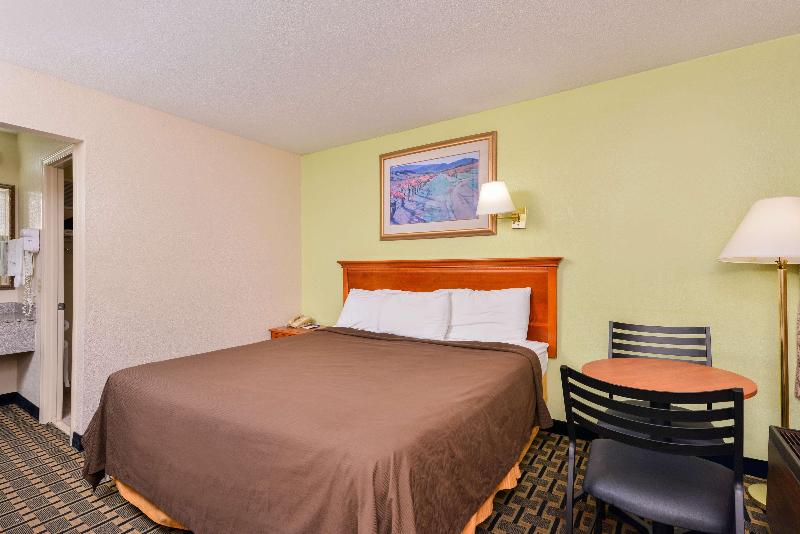 Americas Best Value Inn Airport South - photo 23