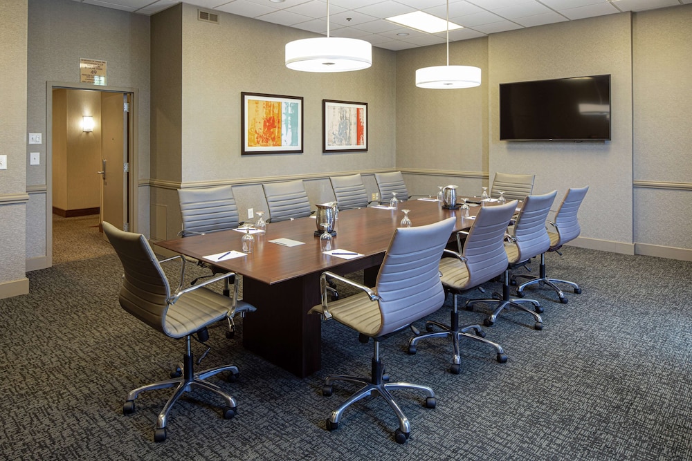 DoubleTree by Hilton Pittsburgh Green Tree - photo 34