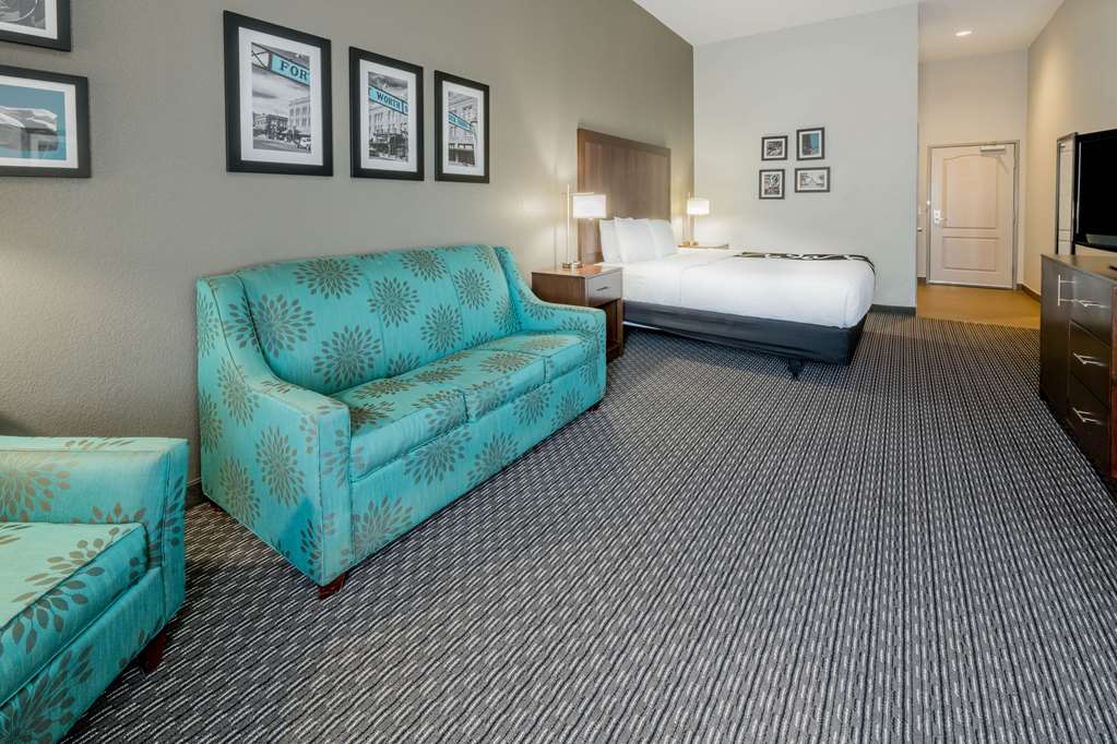 La Quinta Inn & Suites by Wyndham Fort Worth Arlington West - photo 20