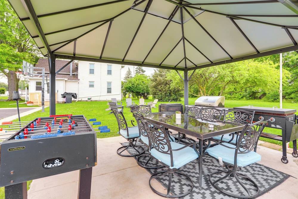 Welcoming Port Clinton Vacation Rental - featured photo