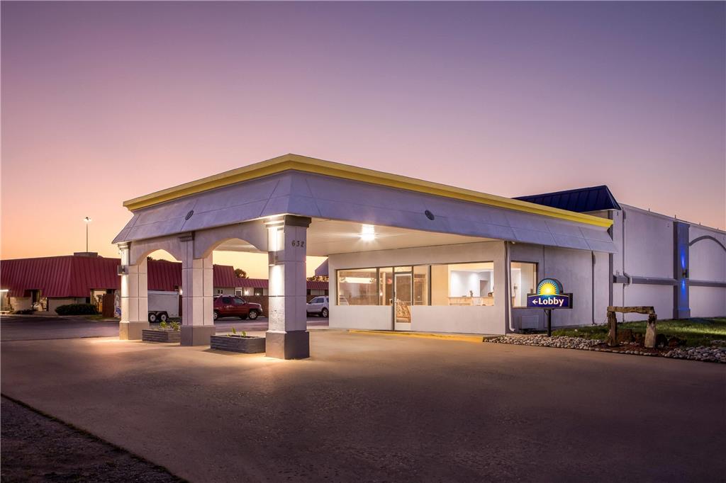 Days Inn by Wyndham Salina South - photo 8