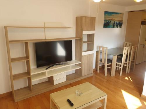 Bj D Aire Acond 4 Huesp Wifi in La Linea De La Concepcion, Spain