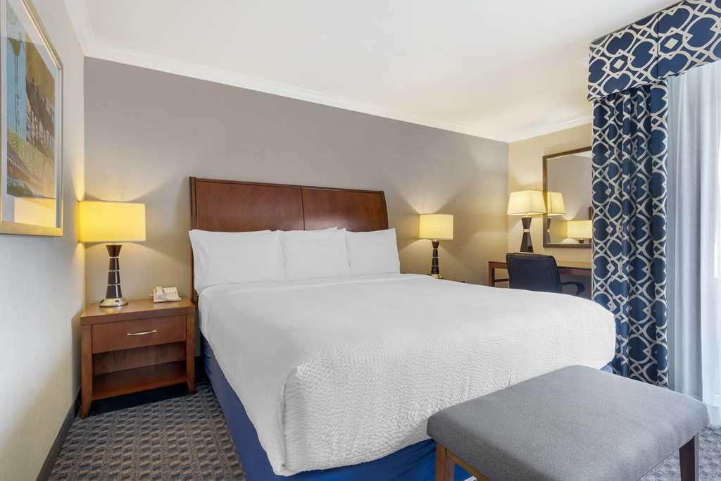 Best Western Plus Marina Shores Hotel - photo 20