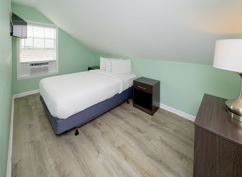 Commander Beach House Hotel - photo 14